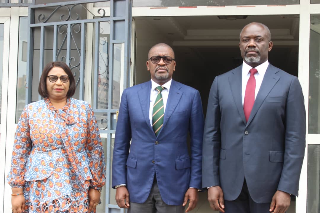 Visite du Ministre Jean Pierre DOUKAGA KASSA à la SPIN au coté du DG  Gilles NEMBE - MAI 2 2022