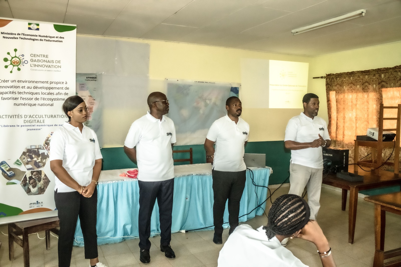 Présentation  des activités d’ACCULTURATION DIGITALE du Centre Gabonais de L’Innovation  au   Lycée Paul Indjedjet Gondjout