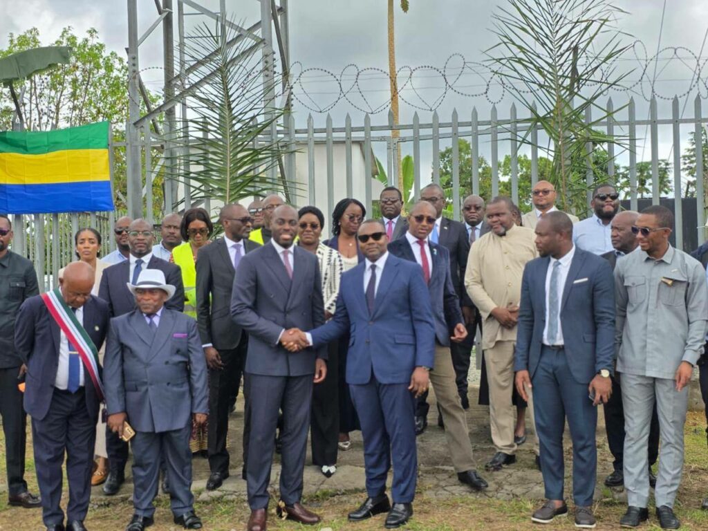 e Gabon et la Guinée Équatoriale signent trois accords stratégiques à Mongomo pour renforcer leur coopération numérique : interconnexion fibre, harmonisation des fréquences et roaming gratuit. Une avancée majeure pour l’intégration régionale en Afrique centrale.